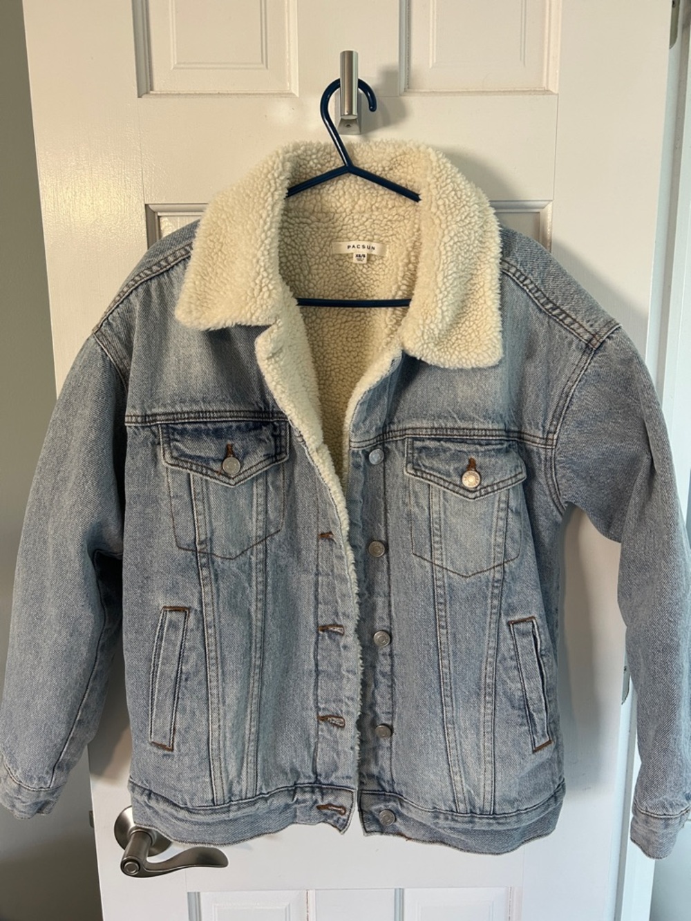 PacSun Light Wash Denim Jacket with Cream Sherpa Collar